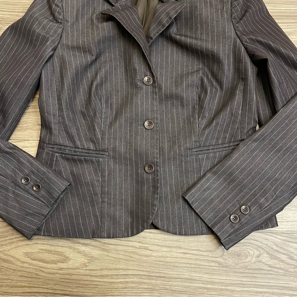 Victoria’s Secret Body by Victoria Gray Pinstripe 3 Button Structured Blazer - Picture 10 of 11